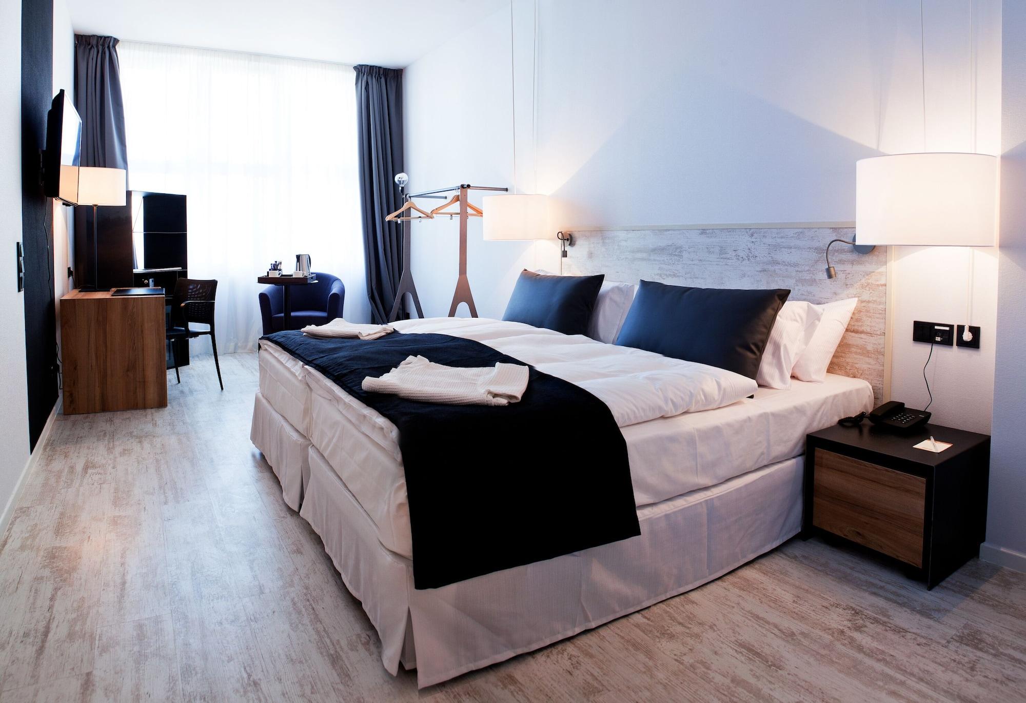 Hotel Catalonia Mitte 4*